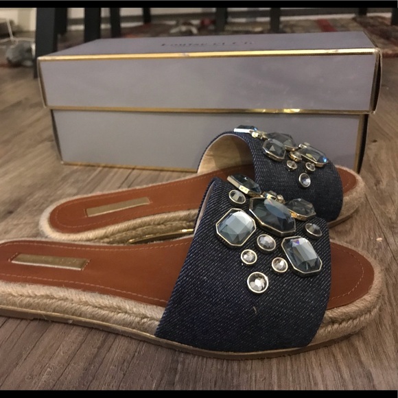 Beautiful pair of Louise et Cie flat denim sandals - Picture 2 of 5